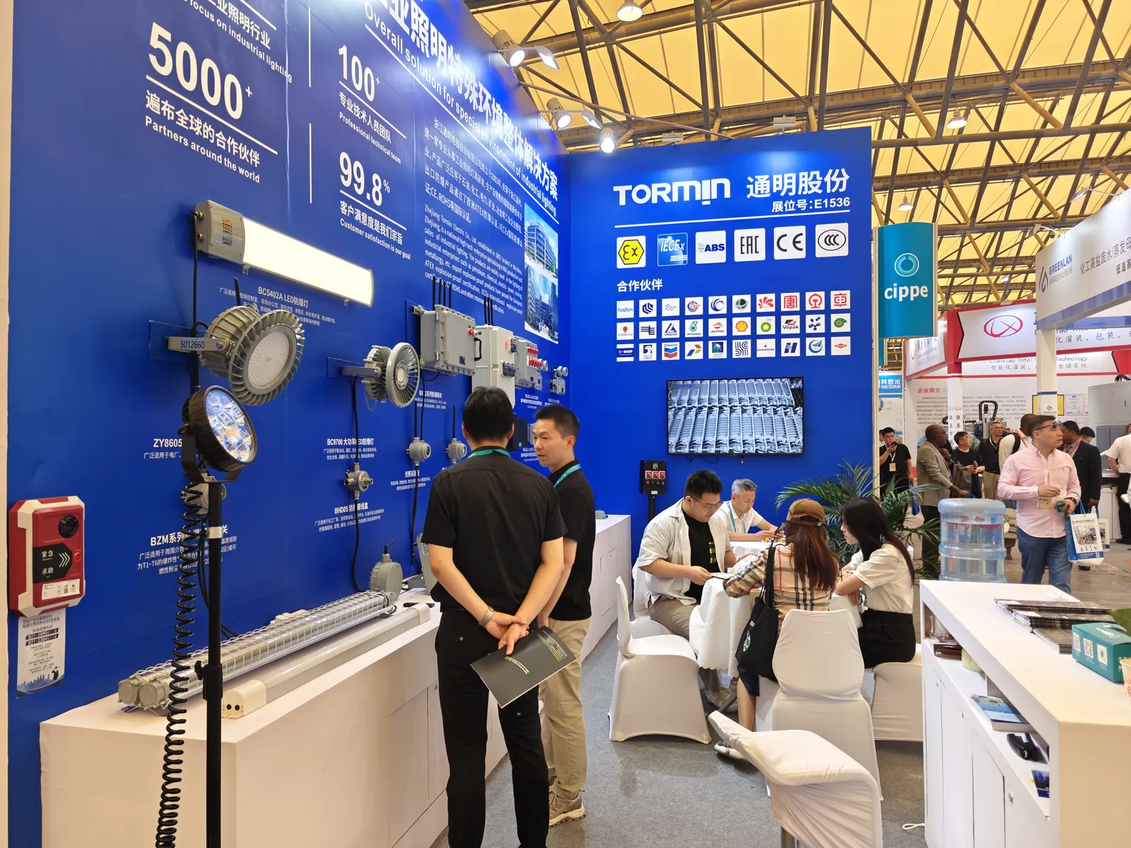 Lighting samples displayed along the stand wall.
