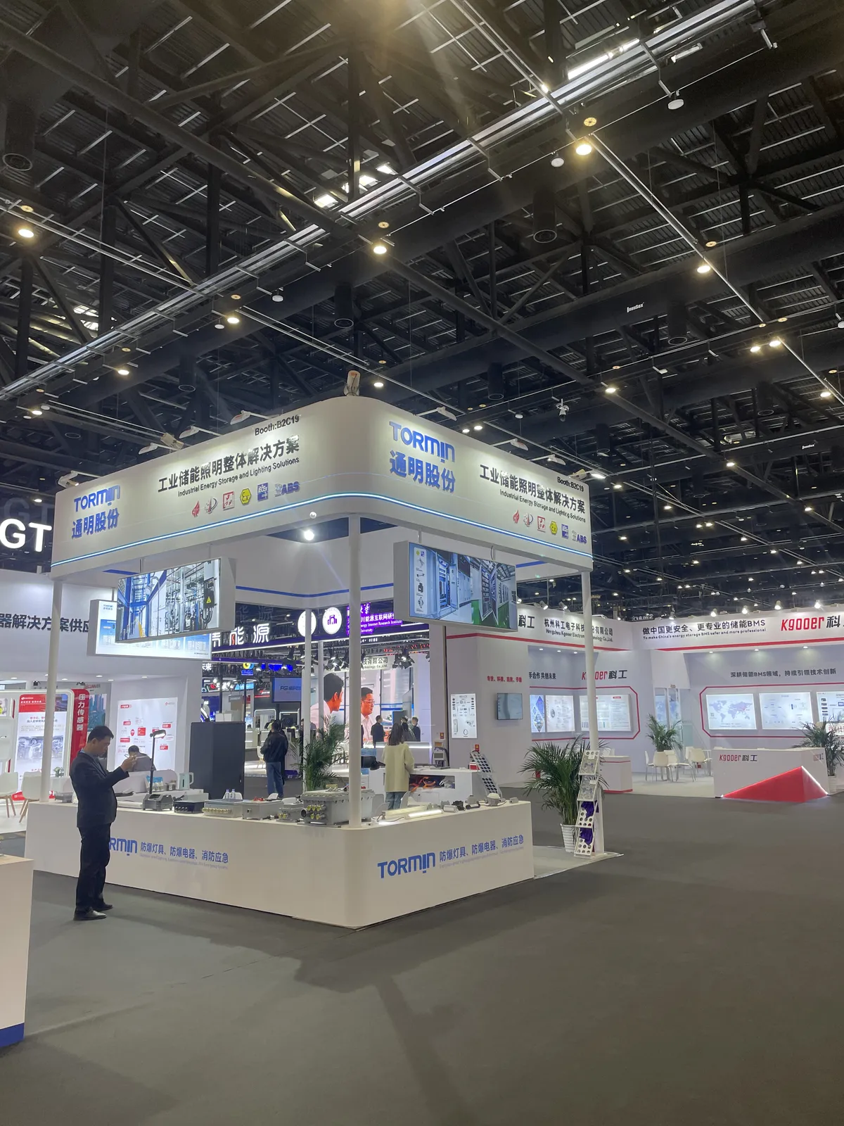 An alternative view of the stand and its lighting display.